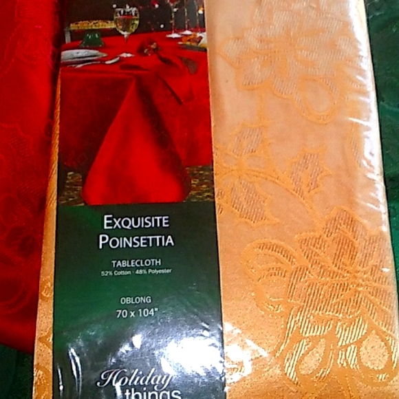 ⚜️ Gold EXQUISITE POINSETTIA “Damask”  OBLONG Tablecloth  70 X 104  NWOT - Picture 1 of 16